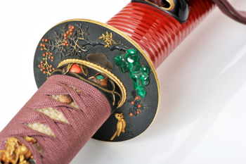 Sword mounting with a vermillion scabbard with a fine notch pattern