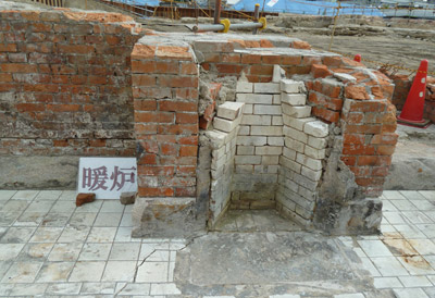 旧大阪府庁舎跡より北翼暖炉(東)