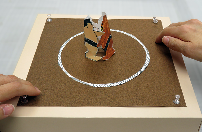 紙ずもうの様子（1）