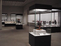 「変わり兜百頭展」展示場風景2