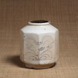 染付秋草文面取壺