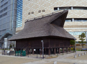 （参考）入母屋造に復元された古墳時代の倉庫