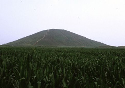 漢武帝の陵墓、茂陵（陝西省）　画像
