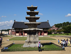 定林寺の石塔（忠清南道扶餘郡）画像