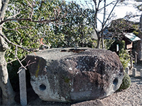 西琳寺境内に残る塔心礎