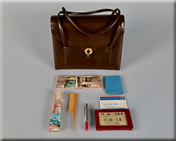 ハンドバッグとその内容品